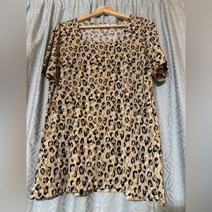 Susan Graver Women’s L Liquid Knit Animal Print Cheetah Leopard Tunic Blouse EUC